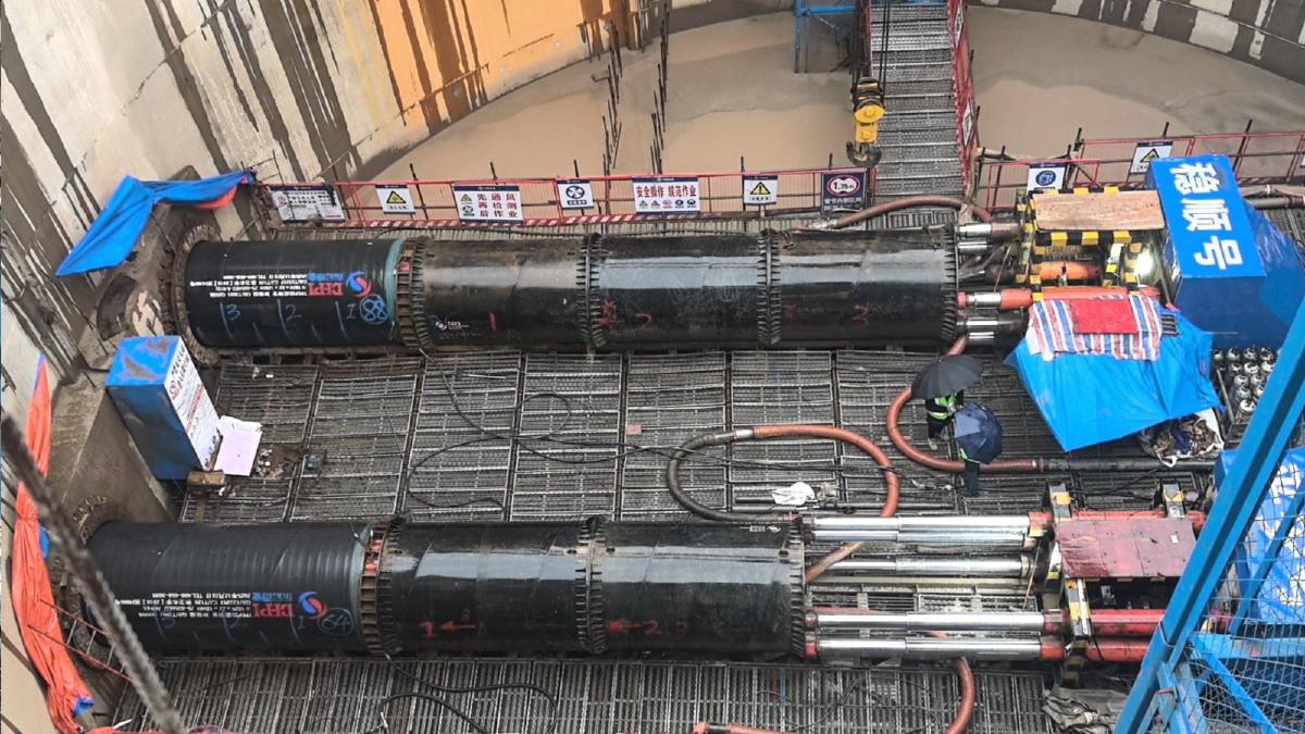 雨中施工不停歇  环大冶湖新区供水工程按下“快进键”