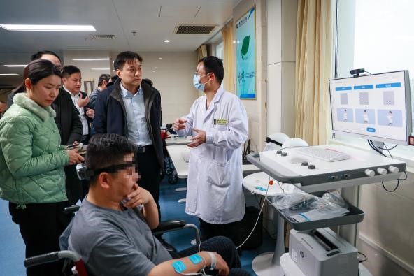 潜江首家！市中心医院脑机接口神经调控康复治疗与临床研究转化中心正式揭牌成立