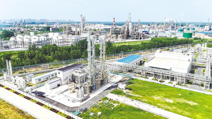 [湖北日报]达诺尔打造全球最大超高纯异丙醇生产基地  产品为芯片高良率生产保驾护航