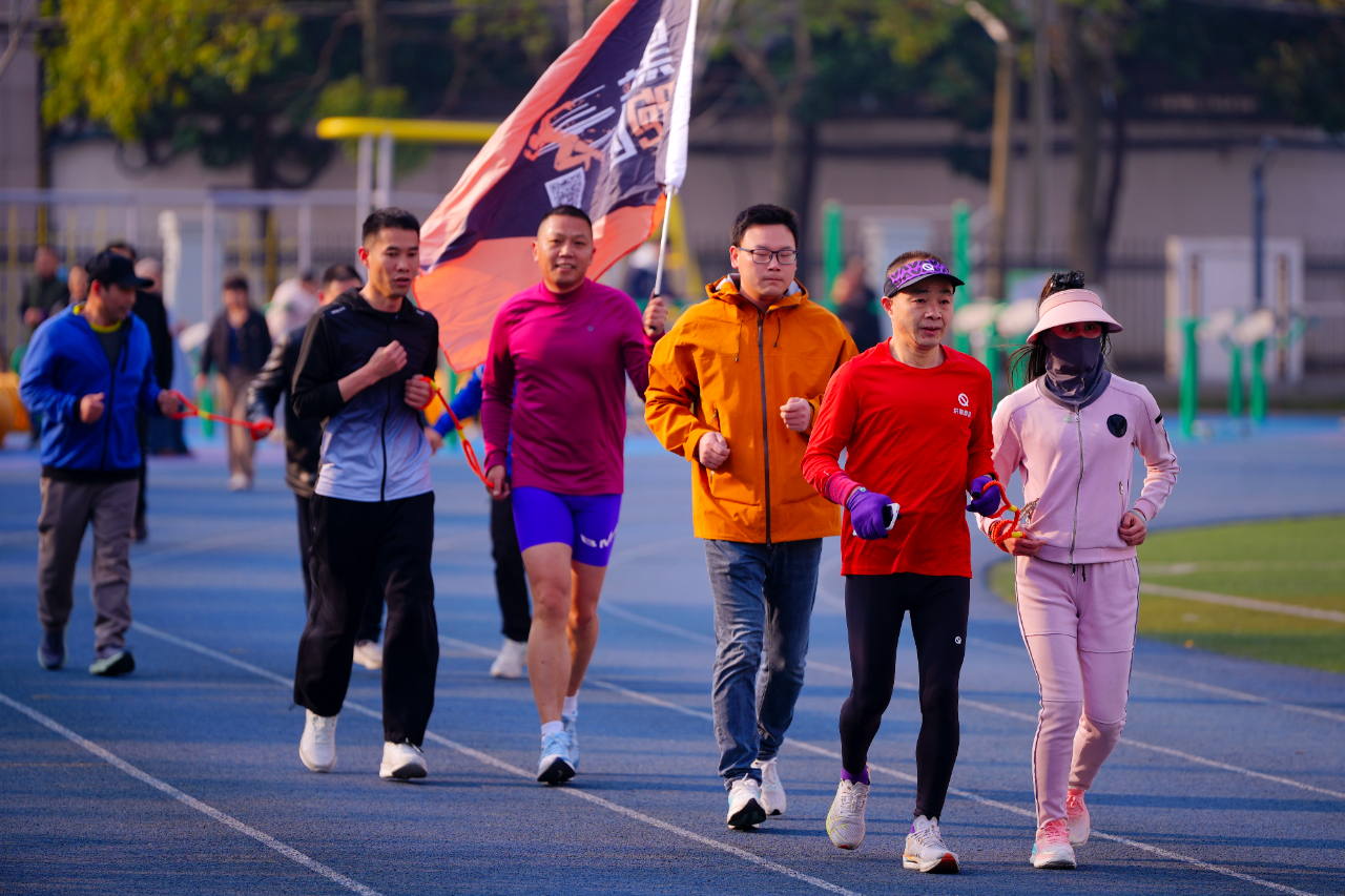 一根绳牵起人间大爱